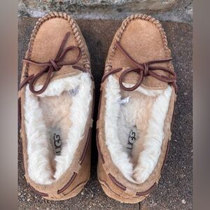 Ugg Moccasins W size 5 - Like New